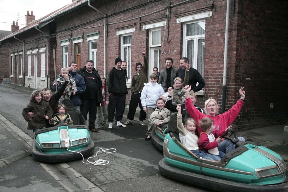 Bertille Bak, Faire le mur, 2008, video 4:3 stereo, 17 mins, set photography. Production Le Fresnoy – Studio national des arts contemporains. Courtesy Bertille Bak_Le Fresnoy